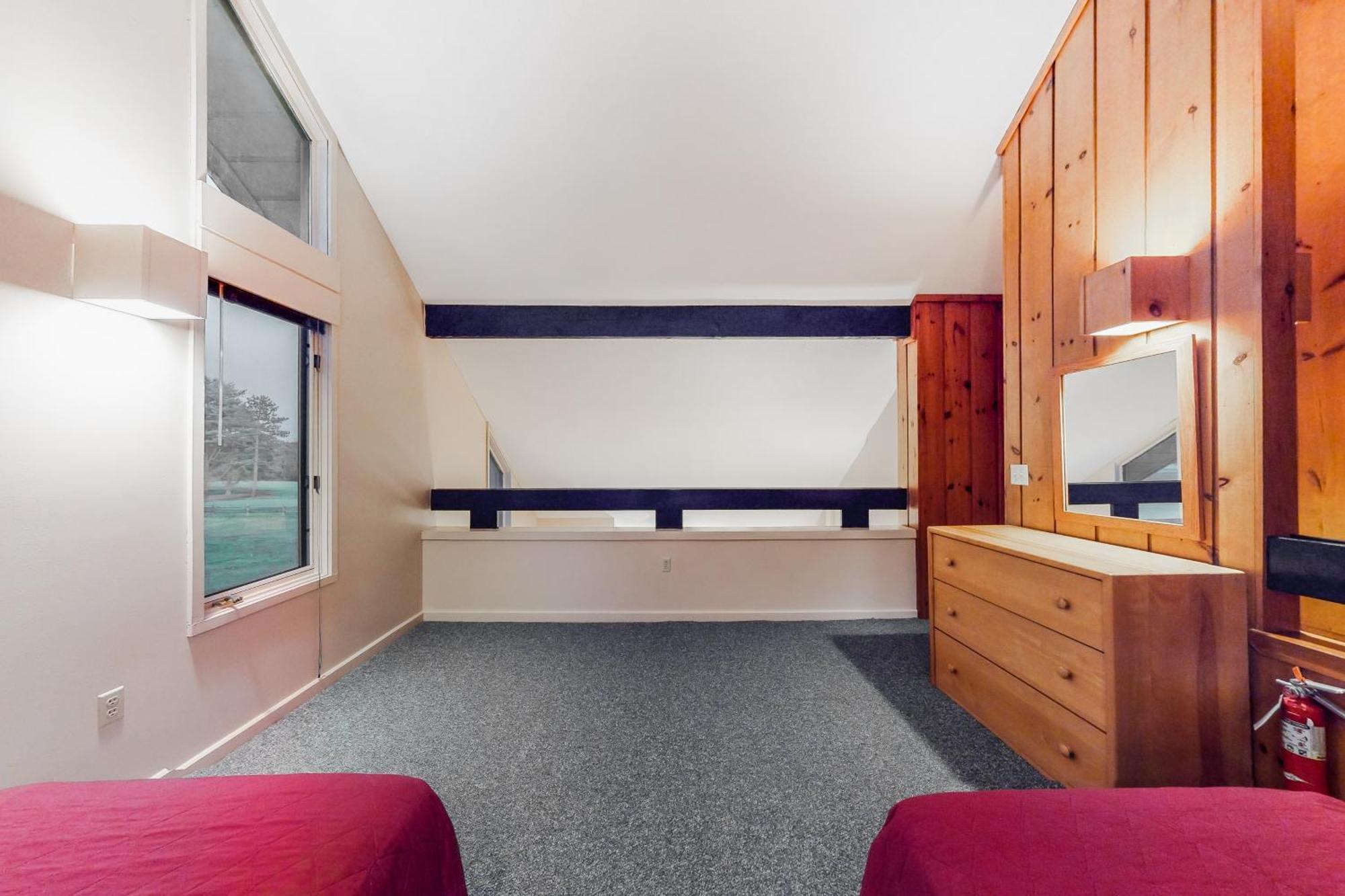 Village Green II Stowe Room photo