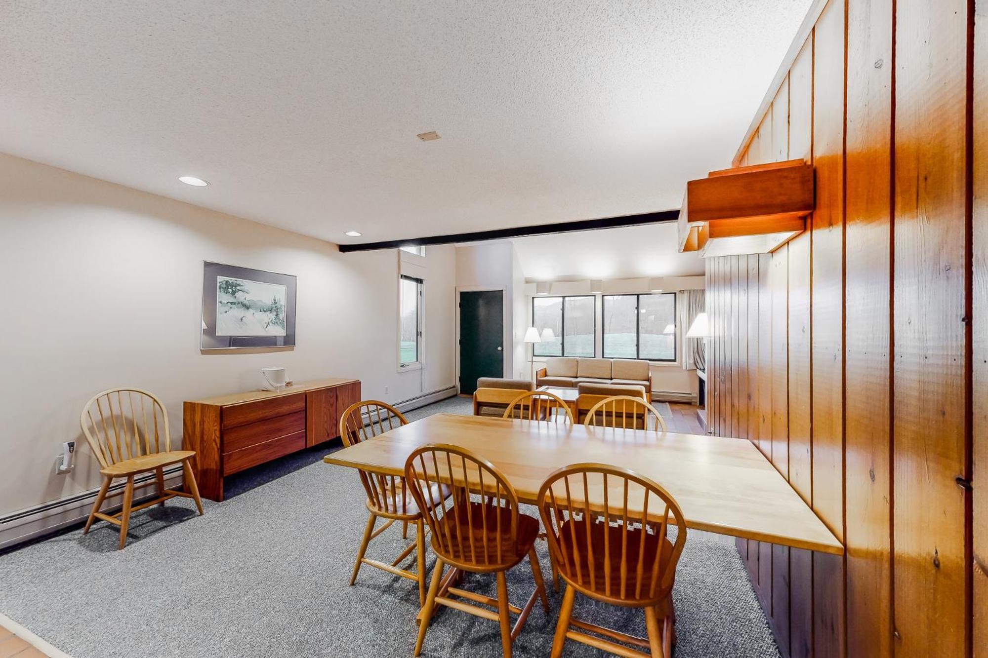 Village Green II Stowe Room photo